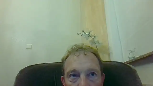 Snapshot of bertolini chatting on 07-14-26, 09:42 bertolini online show from 07-14-26, 09:42