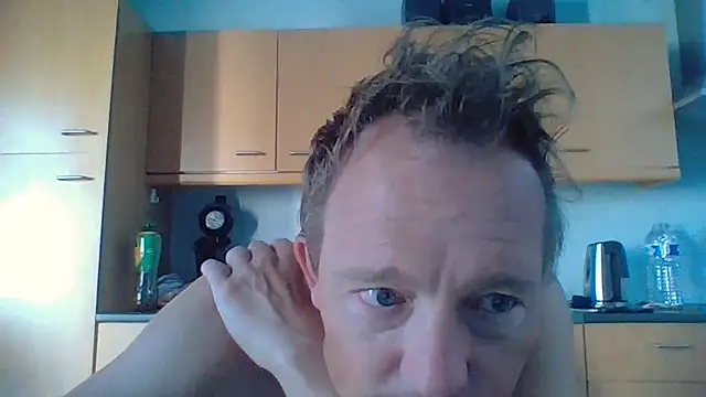 Snapshot of bertolini chatting on 07-25-26, 06:33 bertolini online show from 07-25-26, 06:33