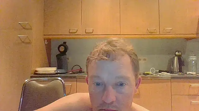 Snapshot of bertolini chatting on 07-31-26, 08:52 bertolini online show from 07-31-26, 08:52