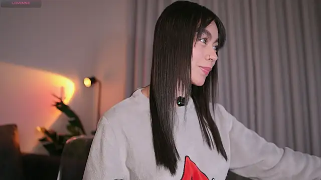 Snapshot of GigiLee_ chatting on 12-04-25, 06:12 GigiLee online show from 12-04-25, 06:12