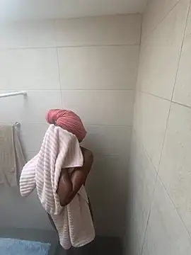 Snapshot of SUUKAM chatting on 02-23-26, 08:28 SUUKAM online show from 02-23-26, 08:28