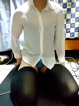 Snapshot of dmmsuzu95 chatting on 12-21-24, 04:09 dmmsuzu95 online show from 12-21-24, 04:09