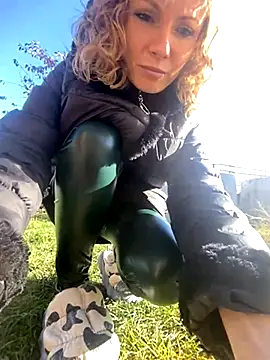 Anita-Smith online show from 10-31-25, 07:42