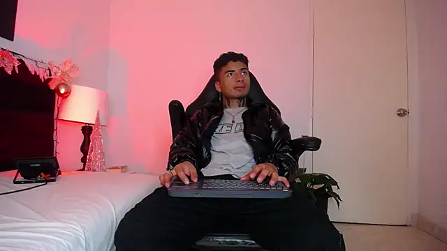 JuanCamiilo 66 online show from 01-02-25, 03:58