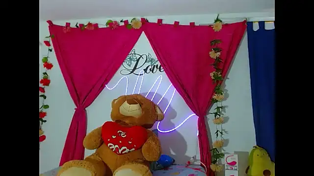 Snapshot of natashakissess chatting on 02-18-26, 05:09 natashakissess online show from 02-18-26, 05:09