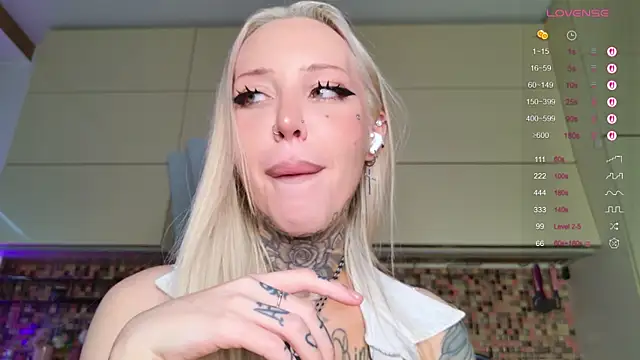 Snapshot of 2badforyou chatting on 11-30-25, 12:09 2badforyou online show from 11-30-25, 12:09