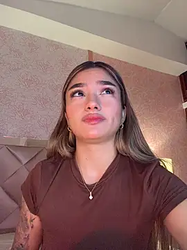 Snapshot of Arianavillada chatting on 06-22-26, 03:58 Arianavillada online show from 06-22-26, 03:58