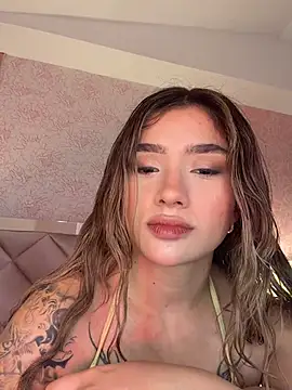 Snapshot of Arianavillada chatting on 07-15-26, 03:45 Arianavillada online show from 07-15-26, 03:45