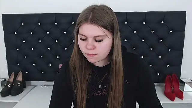 Snapshot of AbbyPleasure chatting on 02-18-25, 03:32 AbbyPleasure online show from 02-18-25, 03:32