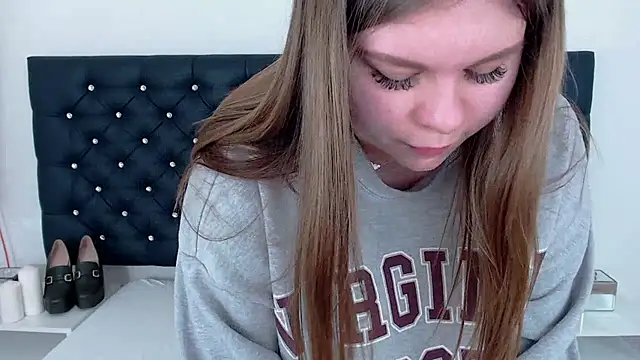 Snapshot of AbbyPleasure chatting on 02-26-25, 04:03 AbbyPleasure online show from 02-26-25, 04:03