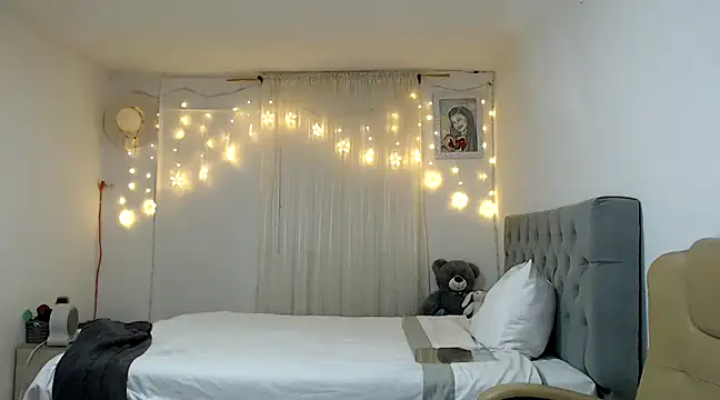 ZajiraShane online show from 12-16-24, 12:38