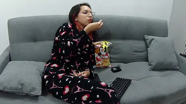 Snapshot of Katalleya_jyj chatting on 02-22-25, 05:12 Katalleya jyj online show from 02-22-25, 05:12