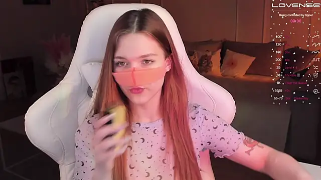 Snapshot of Frau_Lina chatting on 02-02-25, 07:14 Frau Lina online show from 02-02-25, 07:14