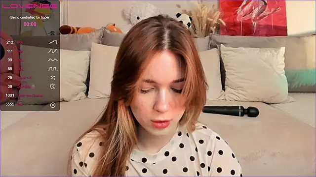 Snapshot of Frau_Lina chatting on 11-16-25, 02:33 Frau Lina online show from 11-16-25, 02:33