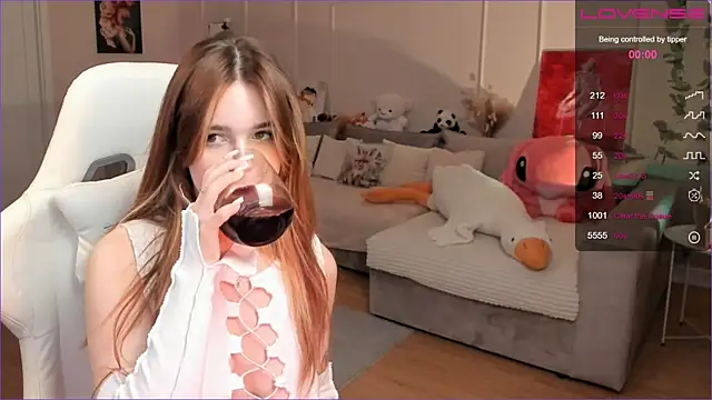 Snapshot of Frau_Lina chatting on 11-28-25, 02:09 Frau Lina online show from 11-28-25, 02:09