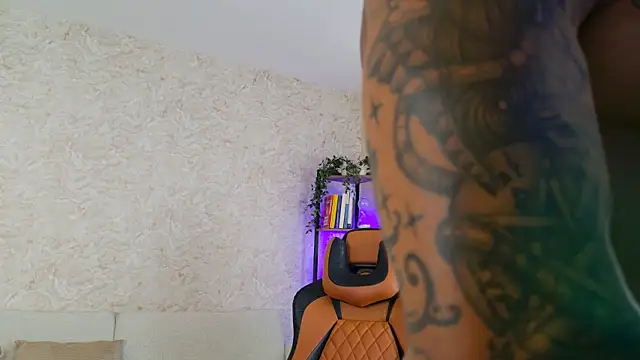 AdanReilly online show from 01-04-25, 07:23