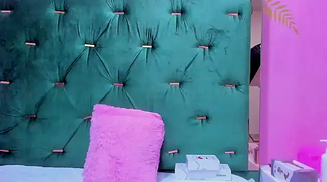 Snapshot of Hellen__4master chatting on 12-18-24, 02:28 Hellen 4master online show from 12-18-24, 02:28