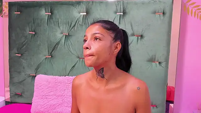 Snapshot of Hellen__4master chatting on 11-20-25, 01:33 Hellen 4master online show from 11-20-25, 01:33