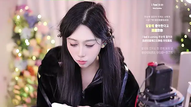 Snapshot of SleepArtist chatting on 01-17-25, 04:26 SleepArtist online show from 01-17-25, 04:26