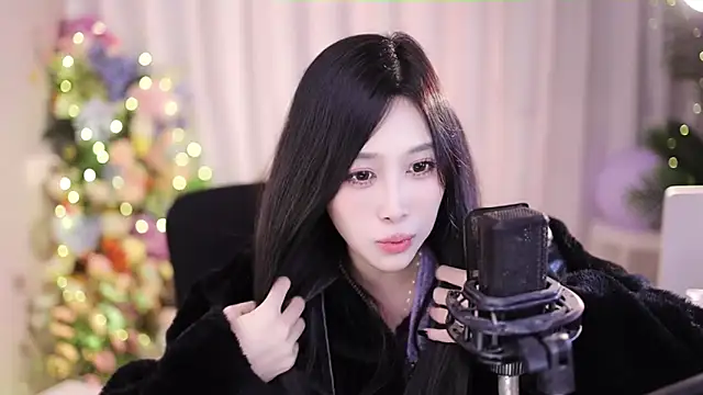 Snapshot of SleepArtist chatting on 01-17-25, 07:27 SleepArtist online show from 01-17-25, 07:27