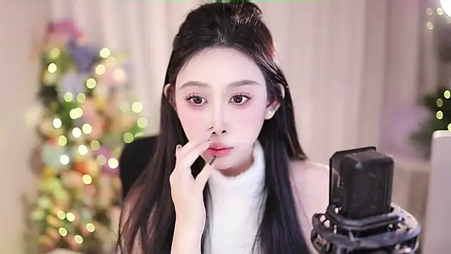 Snapshot of SleepArtist chatting on 02-01-25, 07:05 SleepArtist online show from 02-01-25, 07:05