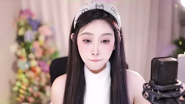 Snapshot of SleepArtist chatting on 02-01-25, 10:15 SleepArtist online show from 02-01-25, 10:15