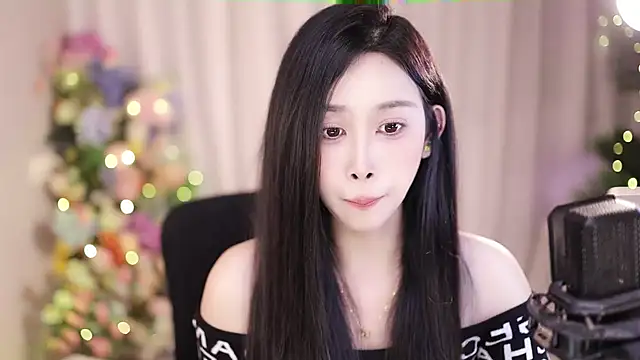 Snapshot of SleepArtist chatting on 02-04-25, 12:33 SleepArtist online show from 02-04-25, 12:33