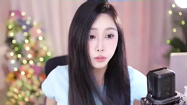 Snapshot of SleepArtist chatting on 02-18-25, 09:10 SleepArtist online show from 02-18-25, 09:10