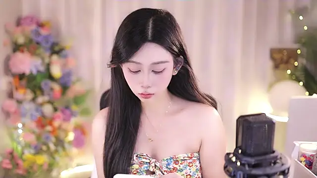 Snapshot of SleepArtist chatting on 03-04-25, 01:49 SleepArtist online show from 03-04-25, 01:49