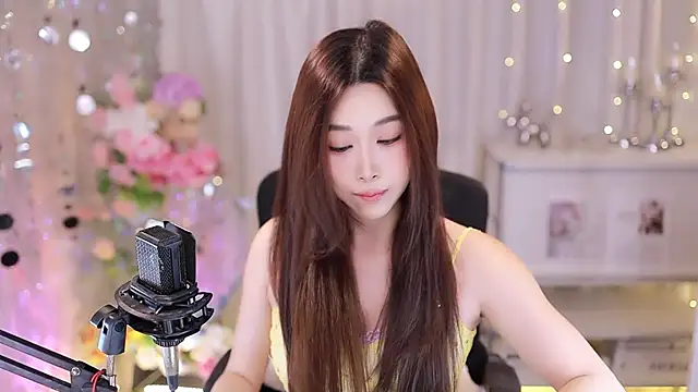 Snapshot of SleepArtist chatting on 10-04-25, 07:39 SleepArtist online show from 10-04-25, 07:39