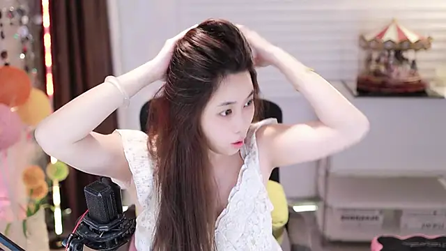 Snapshot of SleepArtist chatting on 11-13-25, 06:40 SleepArtist online show from 11-13-25, 06:40