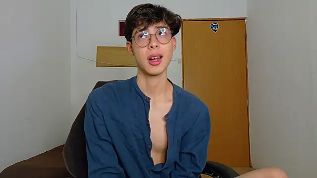 Snapshot of Jacotnk chatting on 02-18-25, 05:20 Jacotnk online show from 02-18-25, 05:20