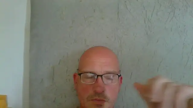 Snapshot of mrtickle0025 chatting on 06-09-26, 09:21 mrtickle0025 online show from 06-09-26, 09:21