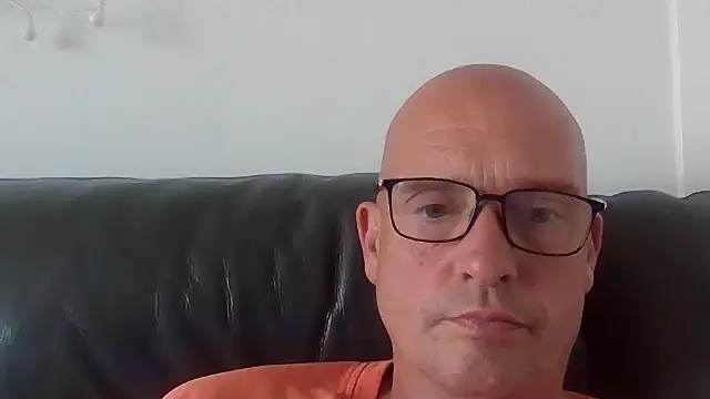 Snapshot of mrtickle0025 chatting on 06-10-26, 09:30 mrtickle0025 online show from 06-10-26, 09:30