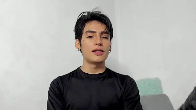 Snapshot of sebas_rose chatting on 12-14-24, 02:01 sebas rose online show from 12-14-24, 02:01