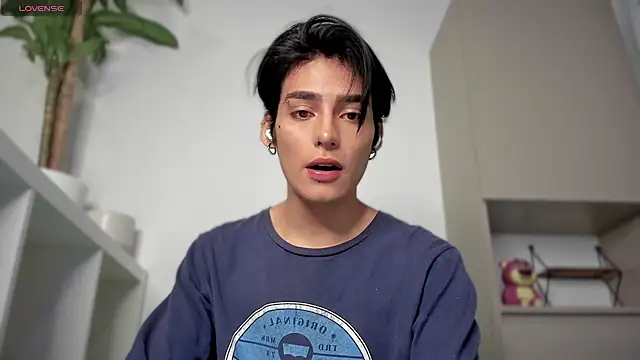 Snapshot of sebas_rose chatting on 12-19-24, 12:56 sebas rose online show from 12-19-24, 12:56