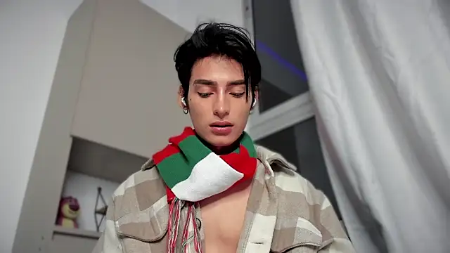 Snapshot of sebas_rose chatting on 12-19-24, 11:35 sebas rose online show from 12-19-24, 11:35