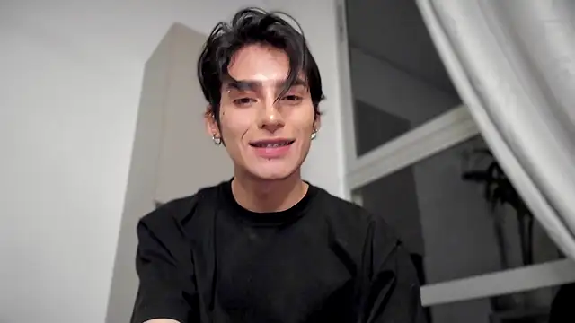 Snapshot of sebas_rose chatting on 12-21-24, 11:24 sebas rose online show from 12-21-24, 11:24