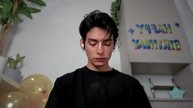 Snapshot of sebas_rose chatting on 12-23-24, 03:18 sebas rose online show from 12-23-24, 03:18