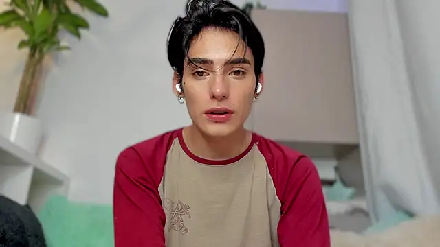 Snapshot of sebas_rose chatting on 01-10-25, 02:25 sebas rose online show from 01-10-25, 02:25