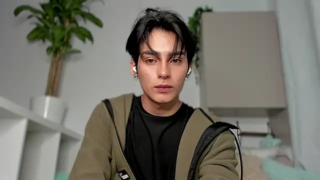 Snapshot of sebas_rose chatting on 01-26-25, 05:56 sebas rose online show from 01-26-25, 05:56