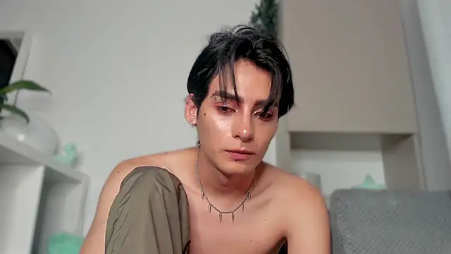 Snapshot of sebas_rose chatting on 02-22-25, 02:28 sebas rose online show from 02-22-25, 02:28