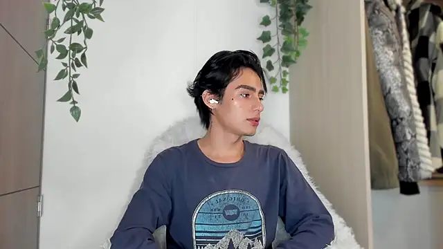 Snapshot of sebas_rose chatting on 03-08-25, 05:17 sebas rose online show from 03-08-25, 05:17