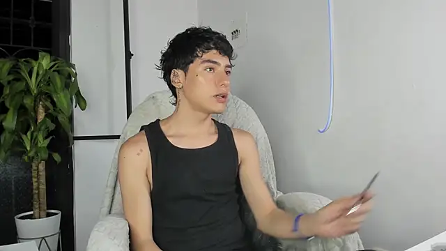 Snapshot of sebas_rose chatting on 09-27-25, 11:21 sebas rose online show from 09-27-25, 11:21