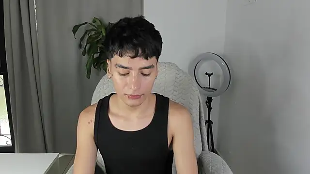 Snapshot of sebas_rose chatting on 10-22-25, 02:17 sebas rose online show from 10-22-25, 02:17