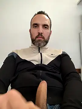 Snapshot of leon3875 chatting on 10-09-25, 03:32 leon3875 online show from 10-09-25, 03:32