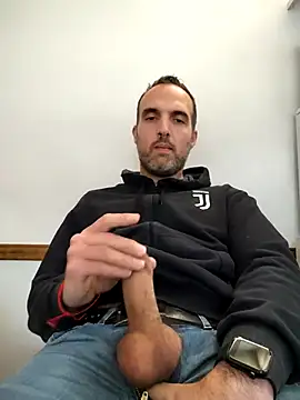 Snapshot of leon3875 chatting on 10-15-25, 03:23 leon3875 online show from 10-15-25, 03:23