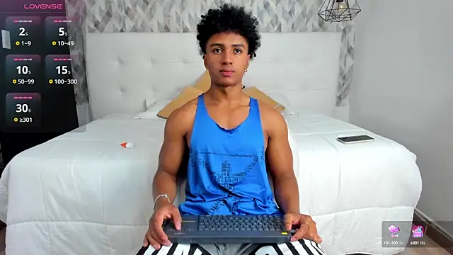 Snapshot of MagnusKing_ chatting on 03-11-25, 11:55 MagnusKing online show from 03-11-25, 11:55