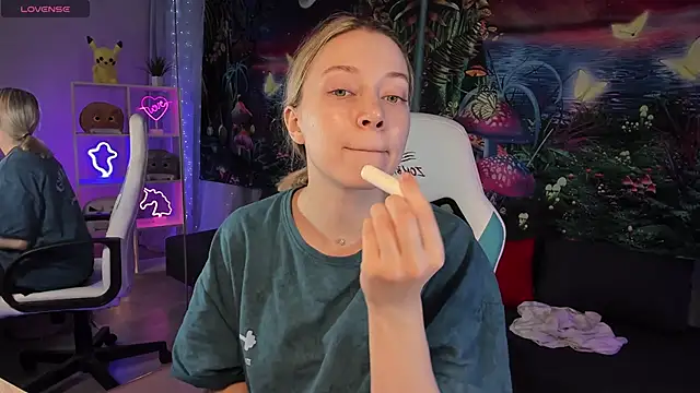 Snapshot of TiffanyBatson chatting on 12-03-24, 03:09 TiffanyBatson online show from 12-03-24, 03:09