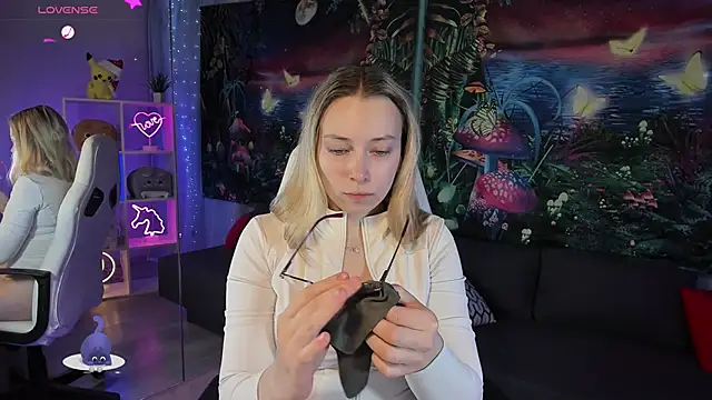 Snapshot of TiffanyBatson chatting on 01-21-25, 05:27 TiffanyBatson online show from 01-21-25, 05:27